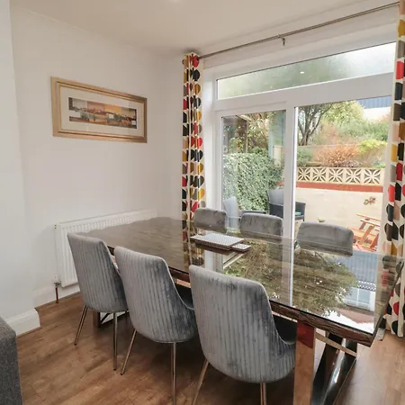 16 Devonshire Drive 4* Scarborough