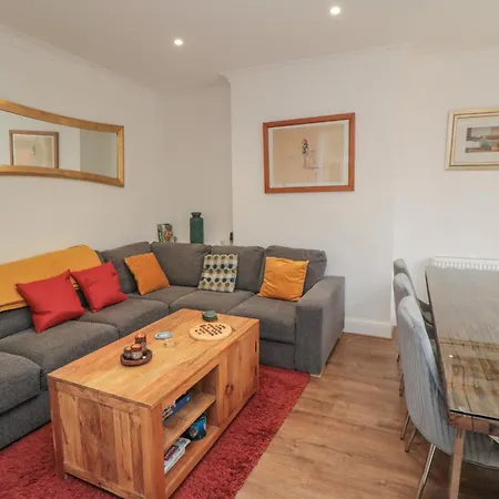 16 Devonshire Drive 4*