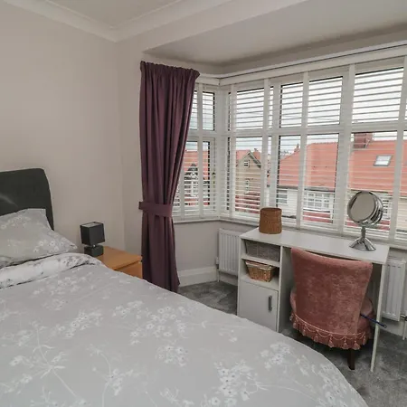 16 Devonshire Drive 4*